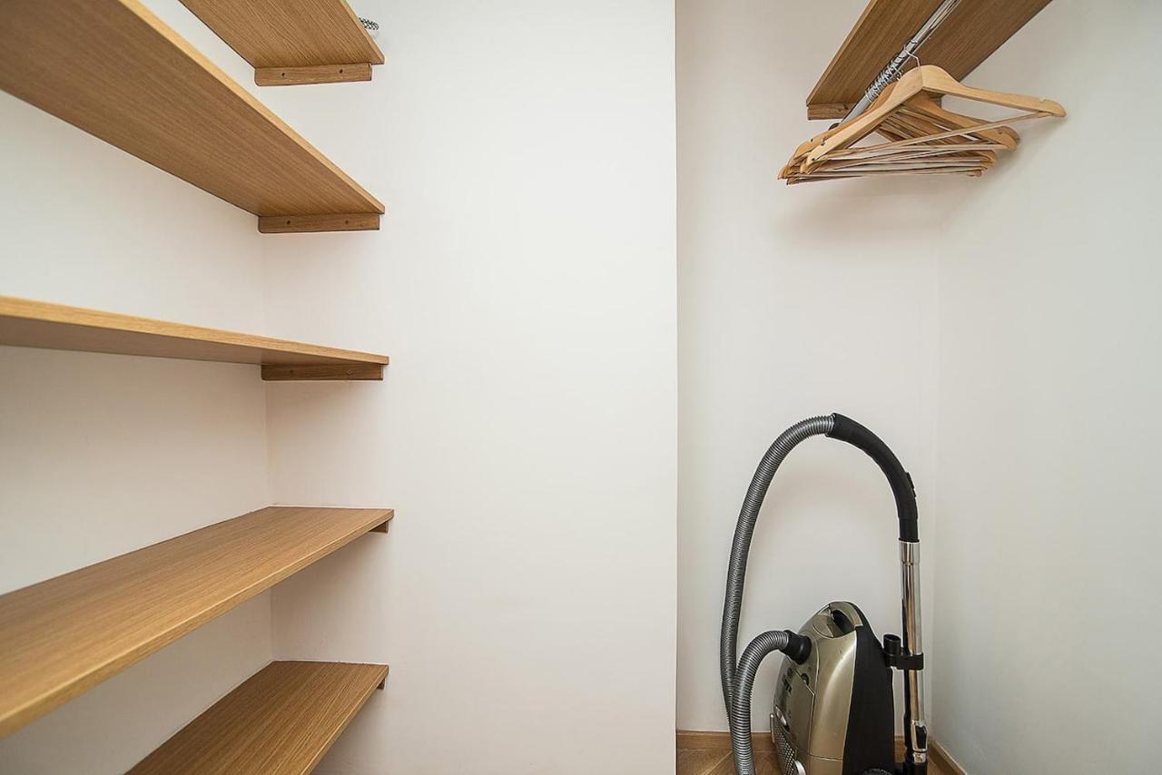 Newly Renovated 1-Bed Apartment At Charles Bridge Praga Exterior foto