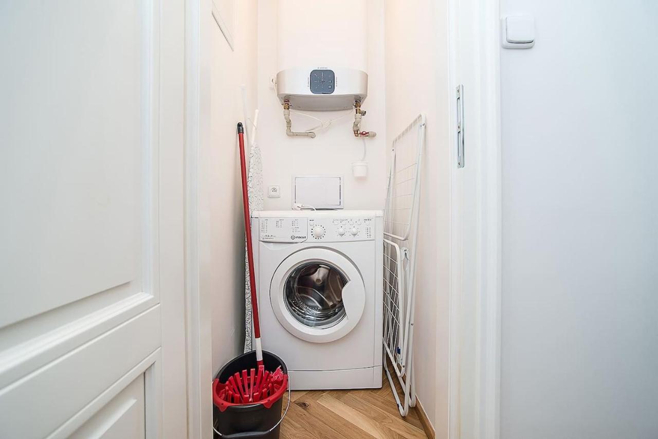Newly Renovated 1-Bed Apartment At Charles Bridge Praga Exterior foto